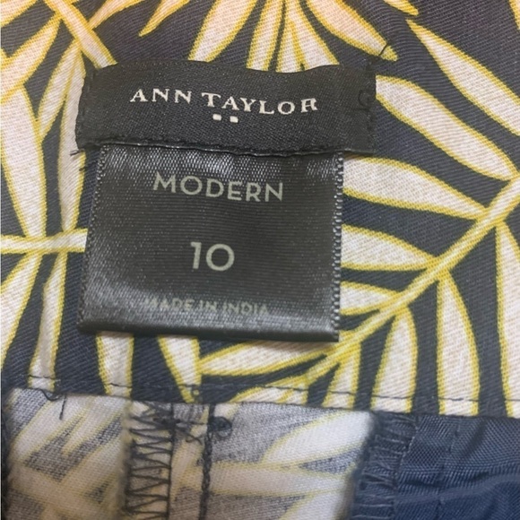 Ann Taylor city Cotton shorts, size 10. - Picture 2 of 7